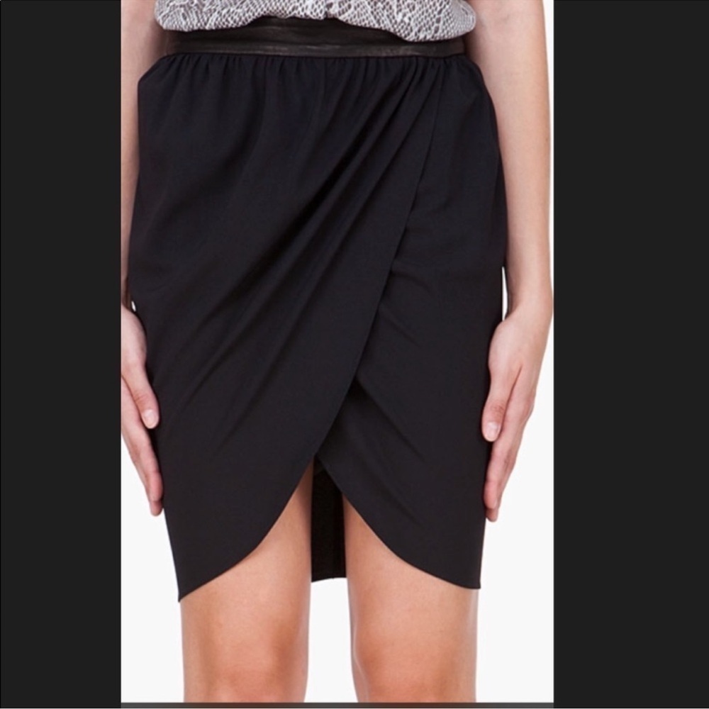 NWT Alice + Olivia Leather Trim Silk Skirt Sz 4 Asymmetrical Classic - Picture 1 of 8